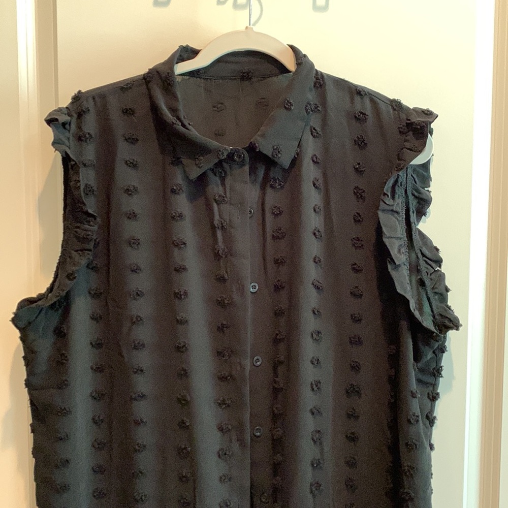 Black sleeveless top - Picture 2 of 3